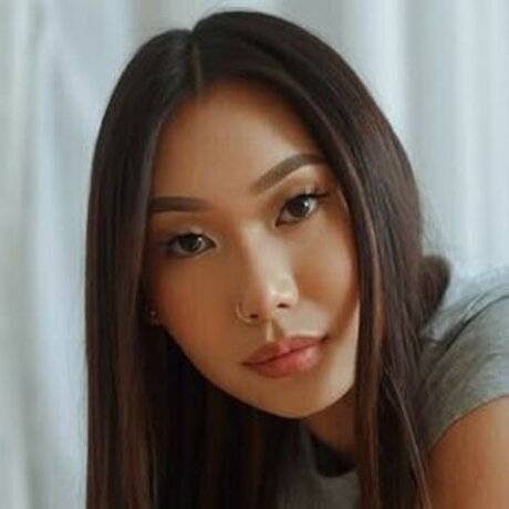 Ena Lor Hmong modelo adulto imágenes