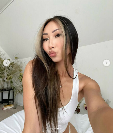 Ena Lor Hmong estrella porno hermosa imagen