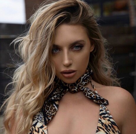 Ava Louise estrella porno de alta calidad foto