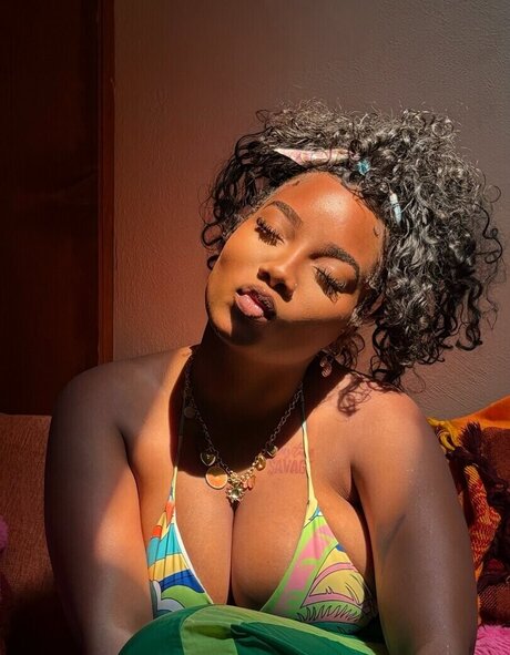 kortynie desnudos estrella porno galería