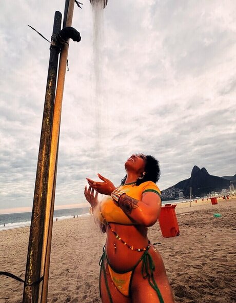 kortynie actriz desnuda fotos