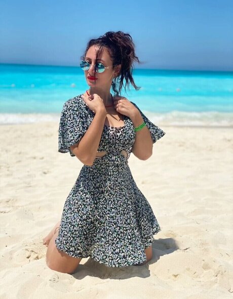 Menna Tayseer modelo erótico imágenes