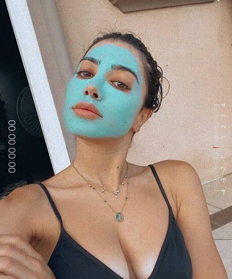 Sara Hesri modelo de arte imagen