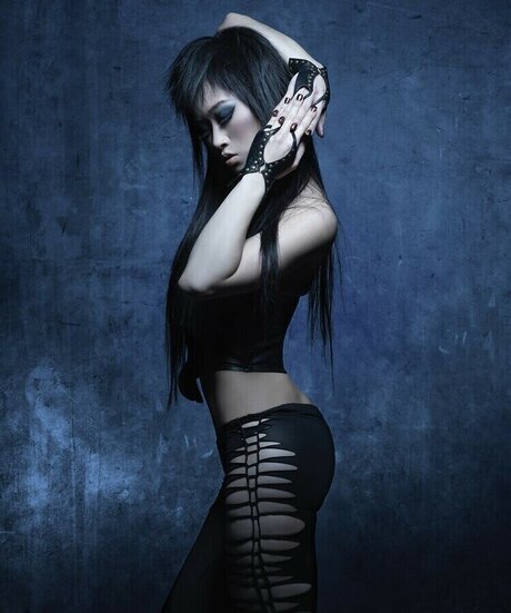 Connie Han modelo superior imágenes