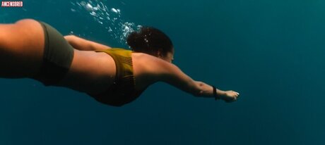 Lou Llobell estrella sexy galerías