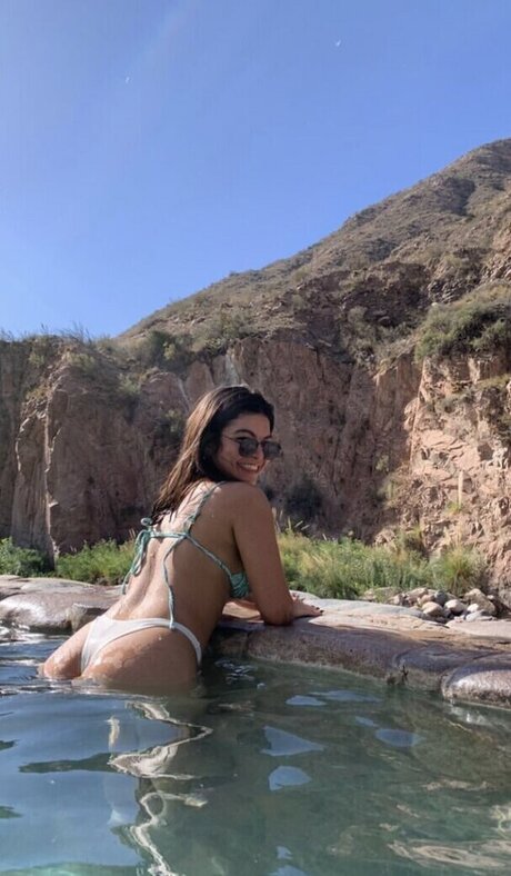 Larissa Ferrari sexo modelo galería