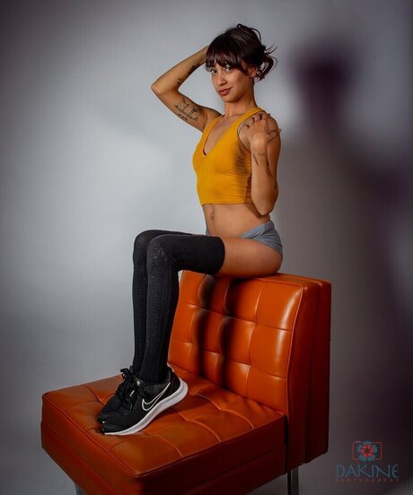 Salina Barajas hermosa estrella porno imagen