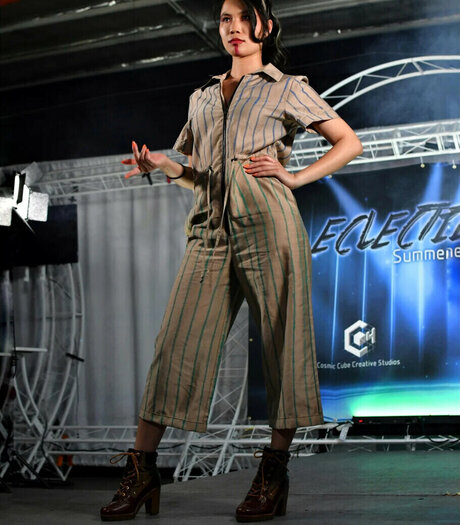 Bessy Q modelo de alta definición galerías