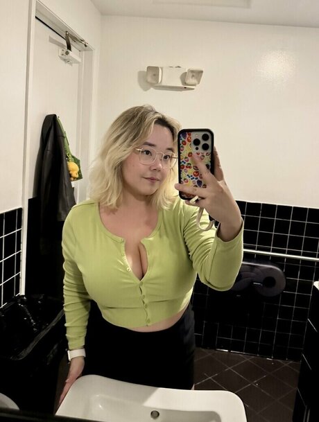 bingsuccino modelo desnuda foto