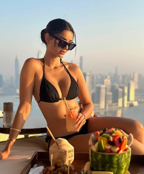 Mahlagha Jaberi modelo gratis foto