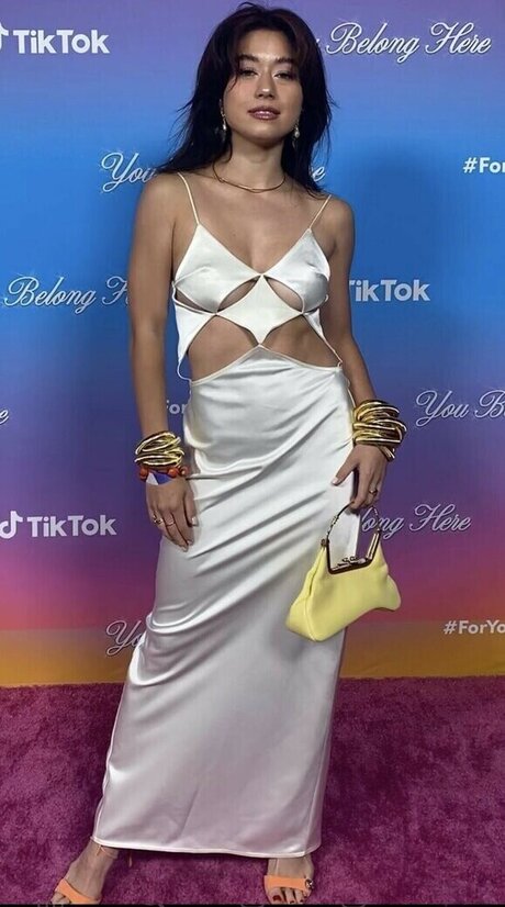 Jennifer Mika estrella porno atractiva galerías