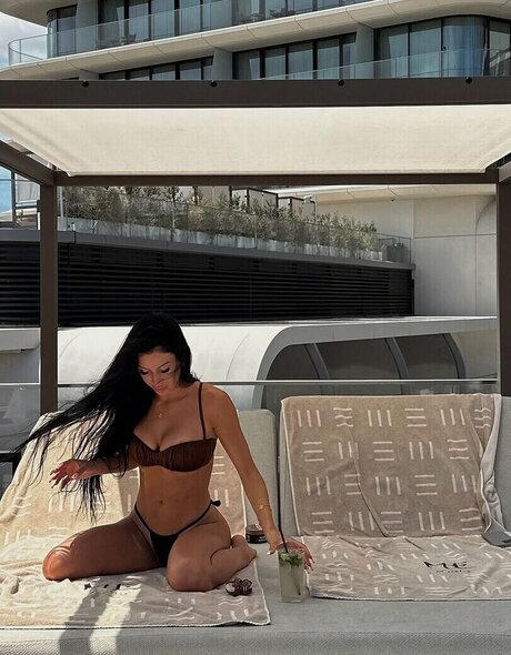 Nina Janova estrella del arte archivo