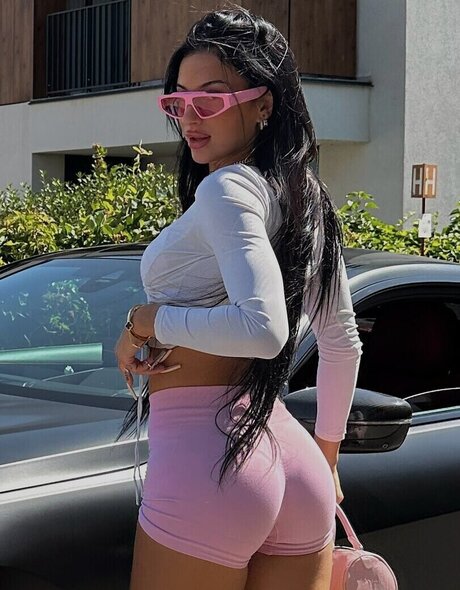 Nina Janova buen modelo galerías