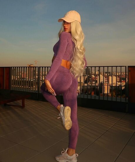 Nina Janova modelo superior fotos