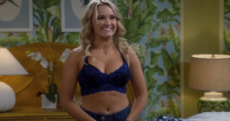 emilyosment actriz erótica imágenes