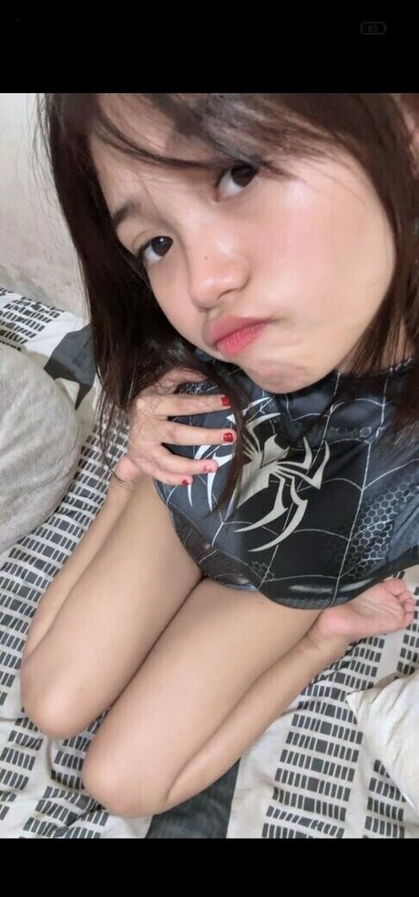 Riska Saputri estrella atractiva foto