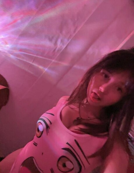 Riska Saputri estrella porno atractiva foto