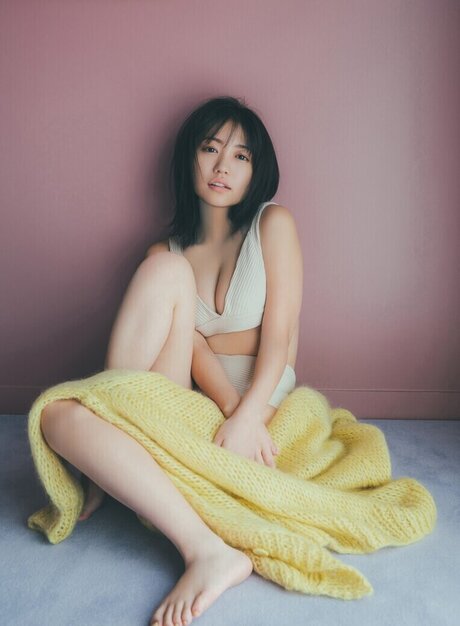 Yuno Ohara modelo desnudo imagen