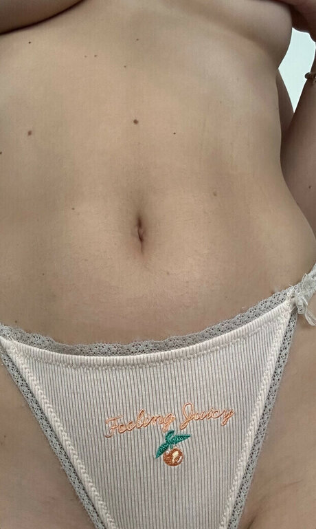 Lara Juice modelo xxx imagen