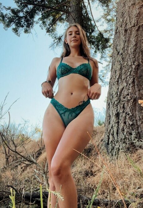 Emily Brooks estrella porno en alta definición fotos