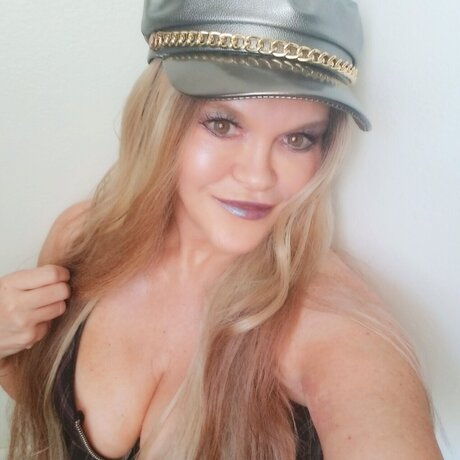 Trixxi Tea modelo sexy imágenes
