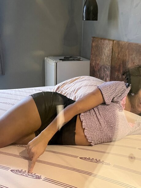 Agatha30 onlyfans estrella porno hd imagen