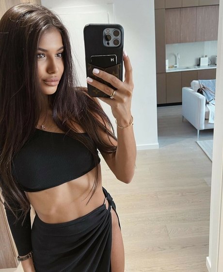 nastiruslanovna modelo galería