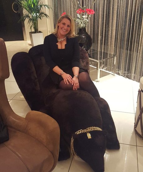 lesbianas besándose onlyfans adulto imagen