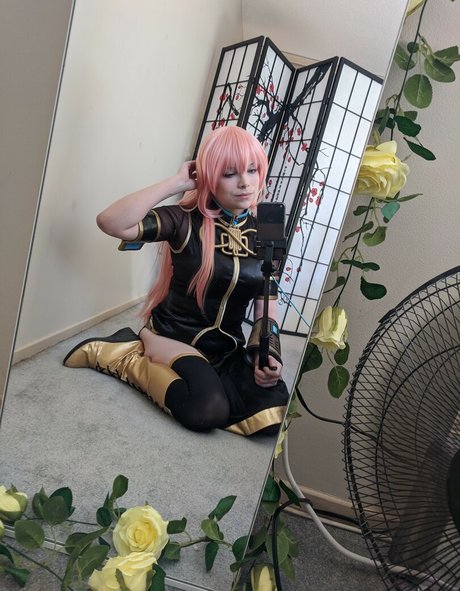 Dera Megurine bonita actriz imágenes