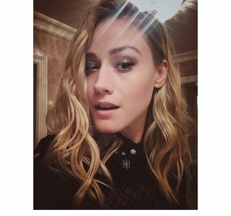 Olivia Taylor Dudley modelo perfecto foto