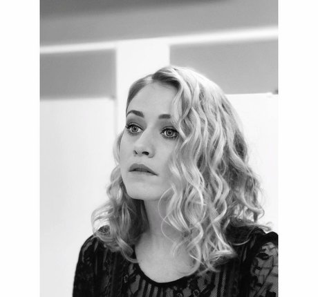 Olivia Taylor Dudley modelo porno recopilación