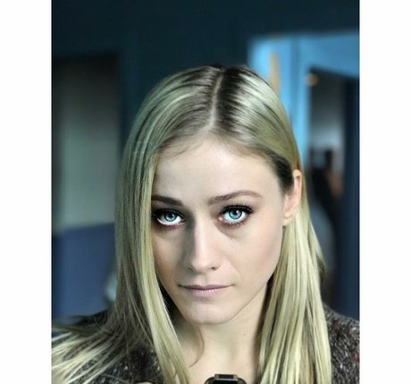 Olivia Taylor Dudley estrella exclusiva galerías