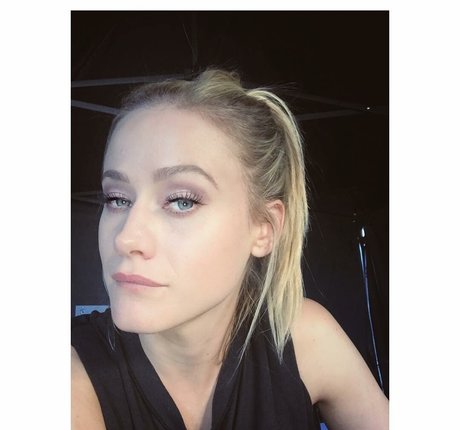 Olivia Taylor Dudley Fotoaufnahmen