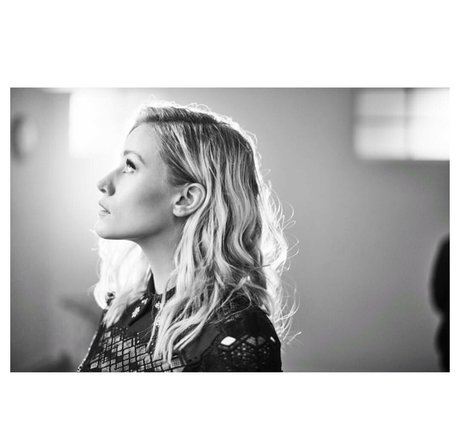 Olivia Taylor Dudley hermosa modelo galerías