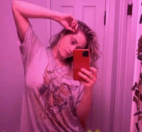 Olivia Taylor Dudley estrella exclusiva imágenes