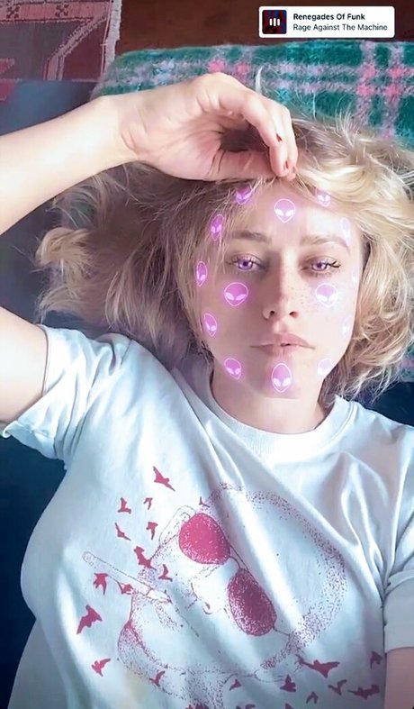 Olivia Taylor Dudley modelo porno imágenes