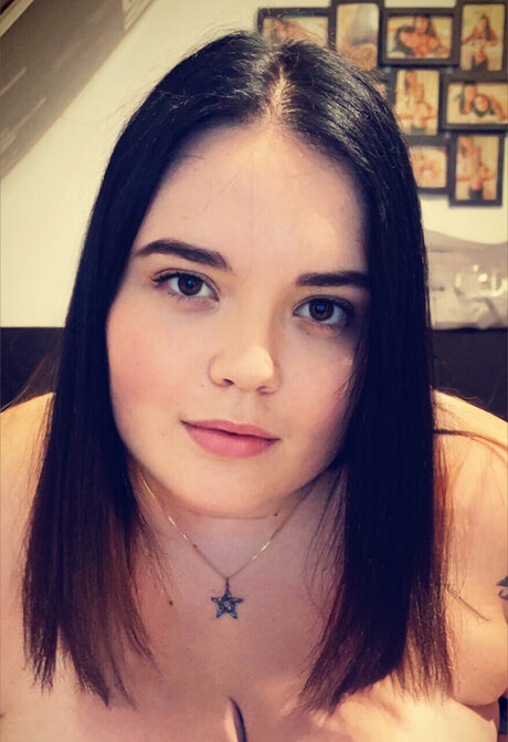 WandaWings estrella porno desnuda archivo