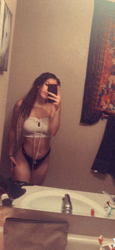 Kleigh9080 estrella porno atractiva foto