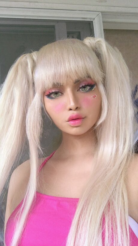 Auri The Doll estrella bonita fotos