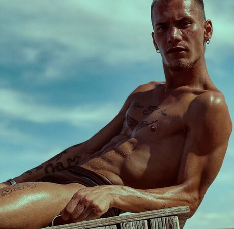 Alek tattoo actriz adulta archivo