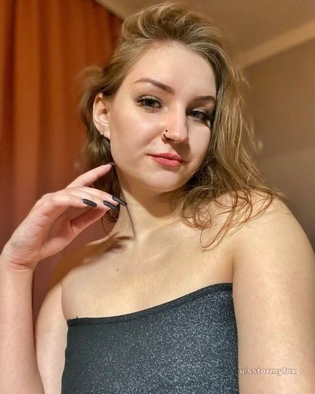 Stormy Fox estrella erótica fotos