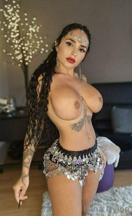 lananylon estrella desnuda galerías