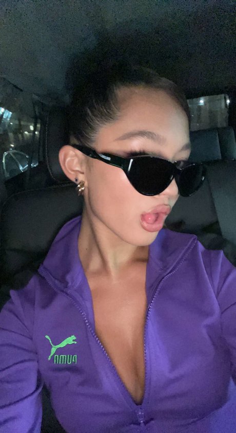 Lily Chee estrella caliente archivo