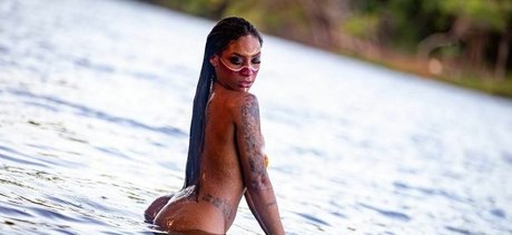 Negra Japa hermosa modelo foto