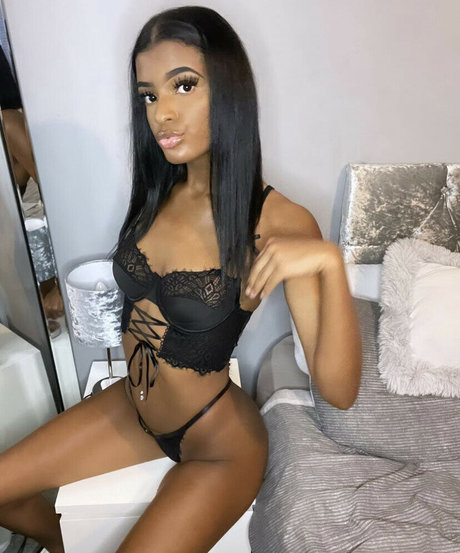 Alisha Romain sexo modelo galería