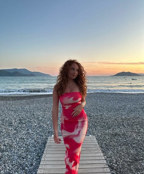 Ilonaaln modelo caliente imagen