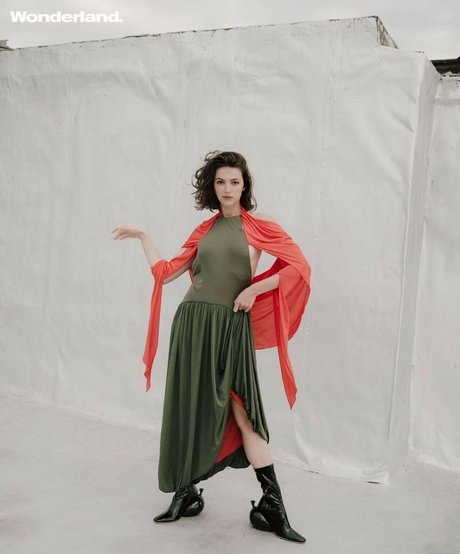 Ella Hunt estrella atractiva archivo