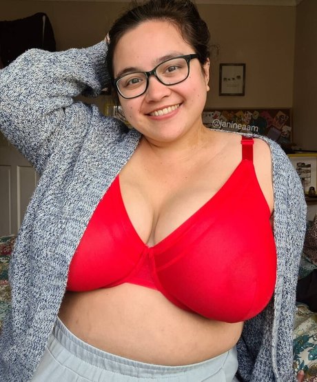 janineaam bonita estrella porno imagen