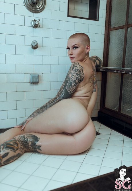 Sierhaus modelo desnudos imágenes