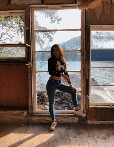 Mikah Tia modelo pornografico imagen